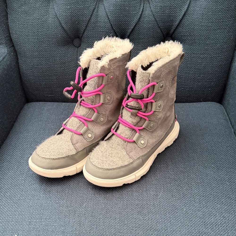 Gray Faux-Fur Winter Boots with Pink Laces